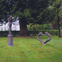 statue moderne jardin tristan iseut