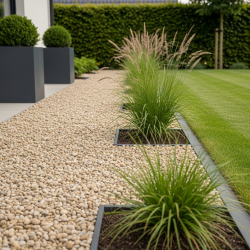 Gravier 5/15 mm coloris beige clair en contour terrasse