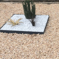 Parterre gravillon 8/16 en coloris mélangés orangé et beige