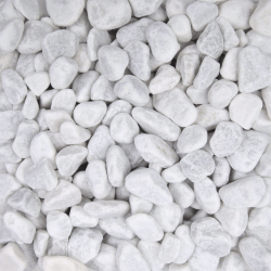 Zoom sur le petit galet blanc en marbre 15/25 mm