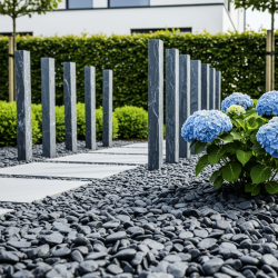 galet noir gris pour parterre design en association avec piquets en ardoise.