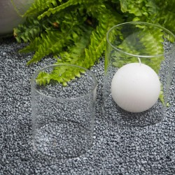 Composition intérieure plante gravier gris et bougie
