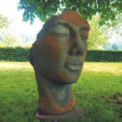 statue de jardin visage femme pierre