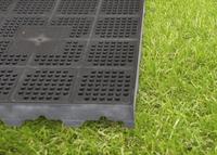 Pose de dalle clipsable sur gazon